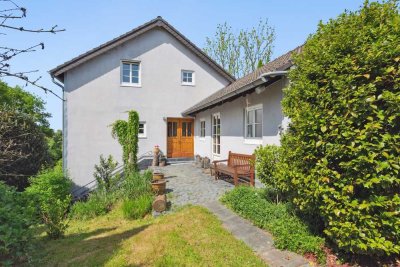 Engel & Völkers: Vielseitiges Einfamilienhaus in Hennef!