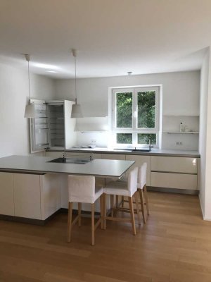 Luxuriöse Wohnung in einer denkmalgeschützten Jugendstilvilla mit Blick auf die Schaumburg