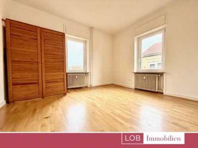 2 Familienhaus mit großem Garten und vielen Parkplätzen / 179,53 qm Wfl. / Beide Wohneinheiten FREI