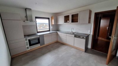 Freundliche 4-Zimmer-Wohnung mit Balkon und Einbauküche in Lollar-Odenhausen