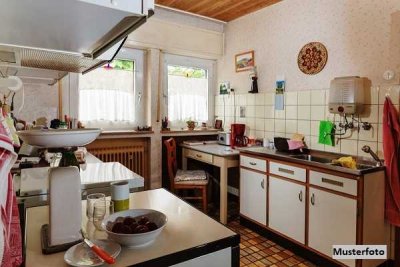 + Kleine Wohnung mit Kellerraum +