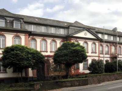 Stilvolle 2-Zimmer-Dachgeschosswohnung in Frankfurt Höchst