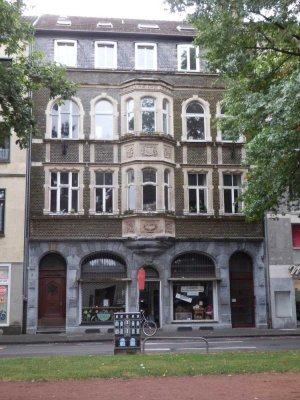 Helle außergewöhnliche Dachgeschoß-Maisonette-Wohnung in Krefeld-City mit Loggia, offen. Kamin etc.