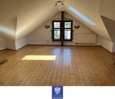 Für Individualisten! Außergewöhnliche Dachwohnung mit Charme!