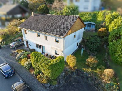 Einfamilienhaus mit Einliegerwohnung – Wohnen in ruhiger, naturnaher Lage!
