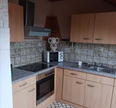 Guten Tag. Ich vermiete eine 4-Zimmer-Wohnung. Die Wohnung liegt im ersten Obergeschoss. Ruhige Lage