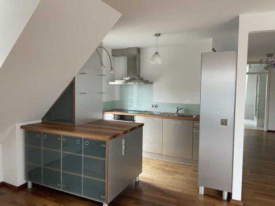 Exklusive, gepflegte 5-Zimmer-Dachgeschosswohnung mit gehobener Innenausstattung in Tübingen