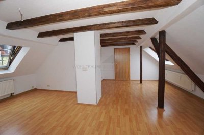 Wohnen unterm Dach: Charmante Maisonette mit Sichtbalken