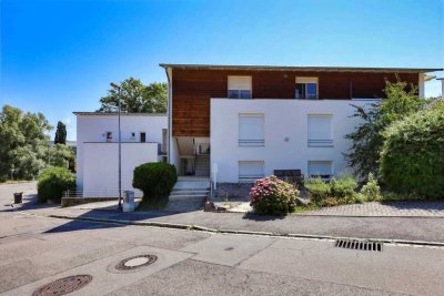 Helle, freundliche Penthousewohnung mit Balkon & Tiefgarage – Am Fuße des Tüllingers in Lörrach