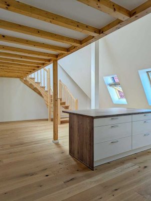 Neubau-Dachgeschoss mit Mezzanine – Stilvolle 2-Zimmer-Wohnung mit offener Wohnküche