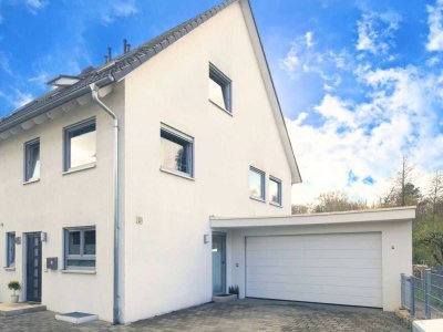 Moderne Doppelhaushälfte in Denkendorf - Raumwunder mit Garten und Garage