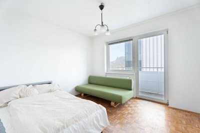 Möblierte 1-Zimmer-Wohnung mit Balkon