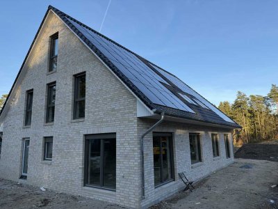 Exklusive Doppelhaushälfte KfW40 mit gehobener Innenausstattung und EBK in Buchholz in der Nordheide