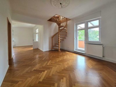Großzügiges Wohnerlebnis mit Altbauflair: Frisch sanierte Maisonettewohnung in Cottbus