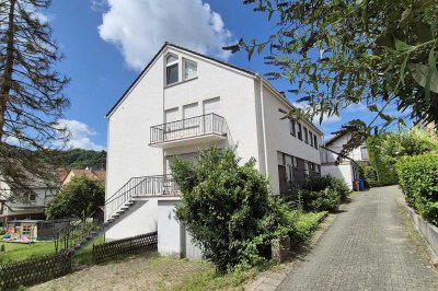 Ruhig und doch in Zentrumsnähe gelegene DHH mit Garage