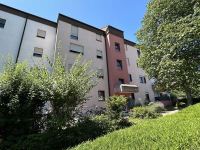 Moderne Dachgeschosswohnung mit Loggia, Klimaanlage, Kamin und Tiefgaragenstellplatz