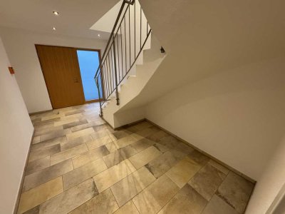 Haus Gefühl, 5-Zimmer Maisonette Wohnung zu vermieten!