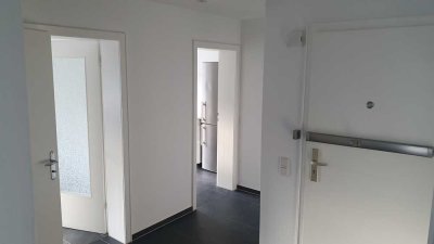 Helle & freundliche 3-Zi-Wohnung mit gehobener Innenausstattung mit Balkon und EBK in Köln Elsdorf