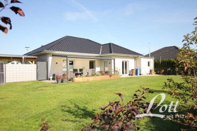 ++ Ansprechender und ebenerdiger Bungalow m. Garage u. D-Carport in Sackgassenlage von Augustfehn!++