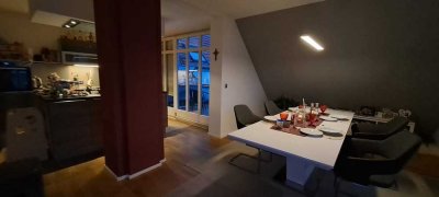 Große helle  5,5 Zimmerwohnung (ca. 130 m²) mit 2 Balkonen + Aufzug + TG