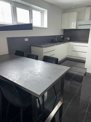 Hochwertige 3 Zimmer Wohnung mit Balkon und EBK