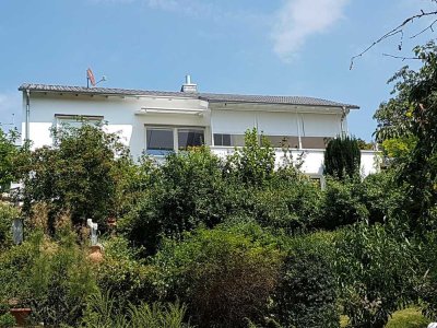 Lage, Lage, Lage...EFH mit wunderschöner Sicht in die Rheinebene und großem Grundstück