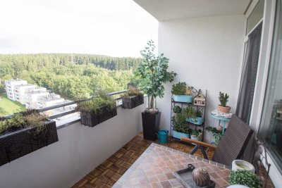 Sehr schöne und helle 3 ZKB Wohnung mit Balkon