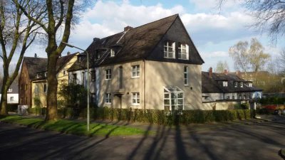 Annähernd vollmöblierte DG-Wohnung in Bochum-Hofstede/Hamme