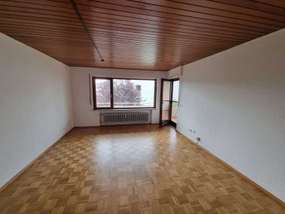 Helle 3-Zi.-Dachgeschosswohnung mit Balkon und Garage