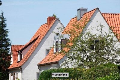 Viel Platz für die Familie: 2-geschossiges Wohnhaus mit Wintergarten &amp; 6 Zimmern