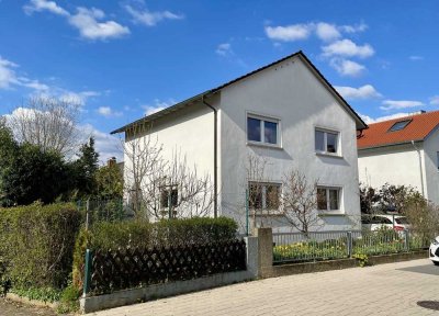 Wohlfühlen in freistehendem Einfamilienhaus mit naturnahem Garten - ideal für eine Familie!
