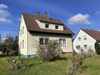 Charmantes Einfamilienhaus in Oberkirchberg benötigt Verjüngungskur