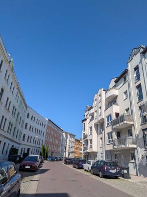 Vermietete 2-Raum-Wohnung mit Südbalkon, TG-Stellplatz in Stadtfeld-Ost