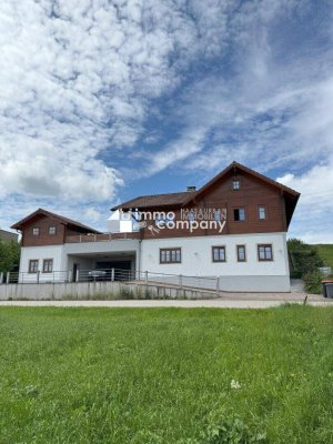 Preisreduktion!! Großzügiges Wohnhaus und Office, top gepflegt! In 9 Minuten am Attersee!