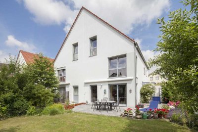 Familien-Haus mit sonnigem Garten, exklusiv und modern, 4 Schlafzimmer, 2-3 Bäder + Hobbyraum