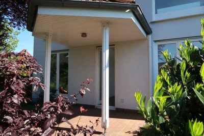 *** Rosbach- Hochwertige, ruhige 3 Zi.-EG-Wohnung mit Terrasse und Garten in Top Lage***