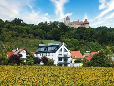 Burg Kreuzenstein // Erstbezug mit Terrasse und Garten nahe Wien