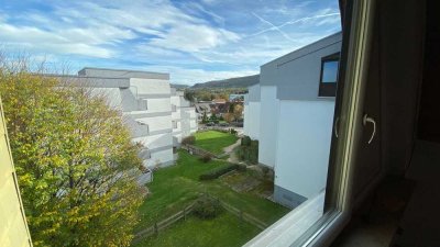 Über den Dächern von Hofherrnweiler. 4,5 Zimmer Maisonette Wohnung mit 2 Balkonen.