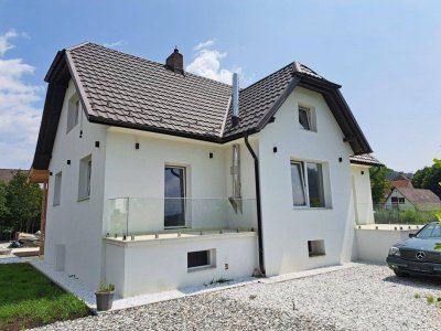 Kernsaniertes Wohnhaus mit Einreichplan für 2 weitere Einfamilienhäuser in toller Lage