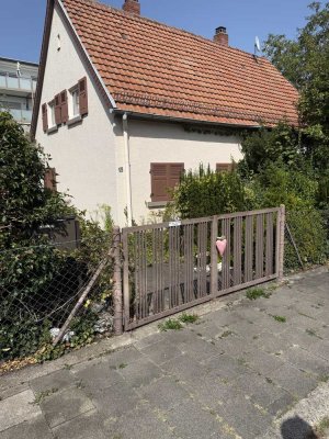 Charmante Doppelhaushälfte mit Garten in angenehmer, ruhiger Umgebung