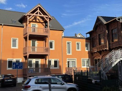 Vollständig renovierte Wohnung mit drei Zimmern sowie Balkon und EBK in Idar-Oberstein
