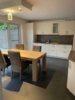 Ansprechende 3,5-Zimmer-Doppelhaushälfte mit EBK in Quickborn