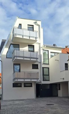 Neubau! ERSTBEZUG! Große helle 3 Zim. Maisonetten-Whg.: Terrasse, 2 Balkone, EBK...Niedrigenergiehau