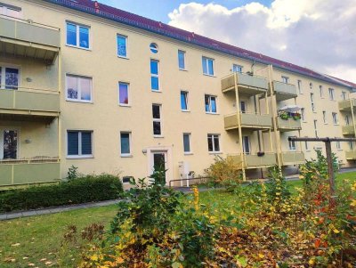 Attraktive Kapitalanlage: Helle 2-Raum-Wohnung mit Balkon und Blick ins Grüne