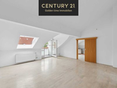 Wohlfühl-Dachgeschosswohnung mit 3 Zimmern, Tiefgarage und Balkon – Raumwunder in Waldkraiburg!