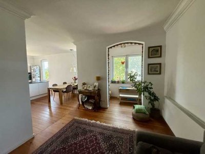 Charmante Altbauwohnung in der Ulmer Oststadt-Münsterblick, teilmöbliert und Garage