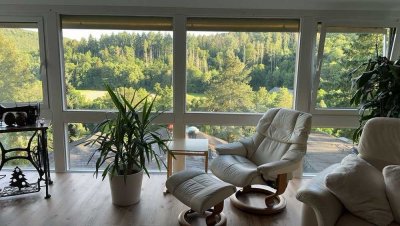 Wunderschönes Haus in Hanglage – Platzwunder, Großzügig, gepflegt & naturnah