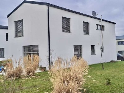 Modernes Architektenhaus mit fünf Zimmern und EBK in Fürstenzell