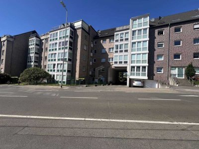 Helle Erdgeschosswohnung mit Terrasse und Balkon