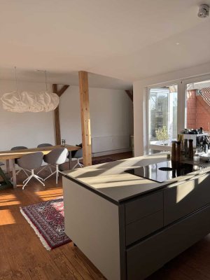 Renovierte 3–4-Zi. DG-Wohnung mit Terrasse, gehobener Standard, provisionsfrei